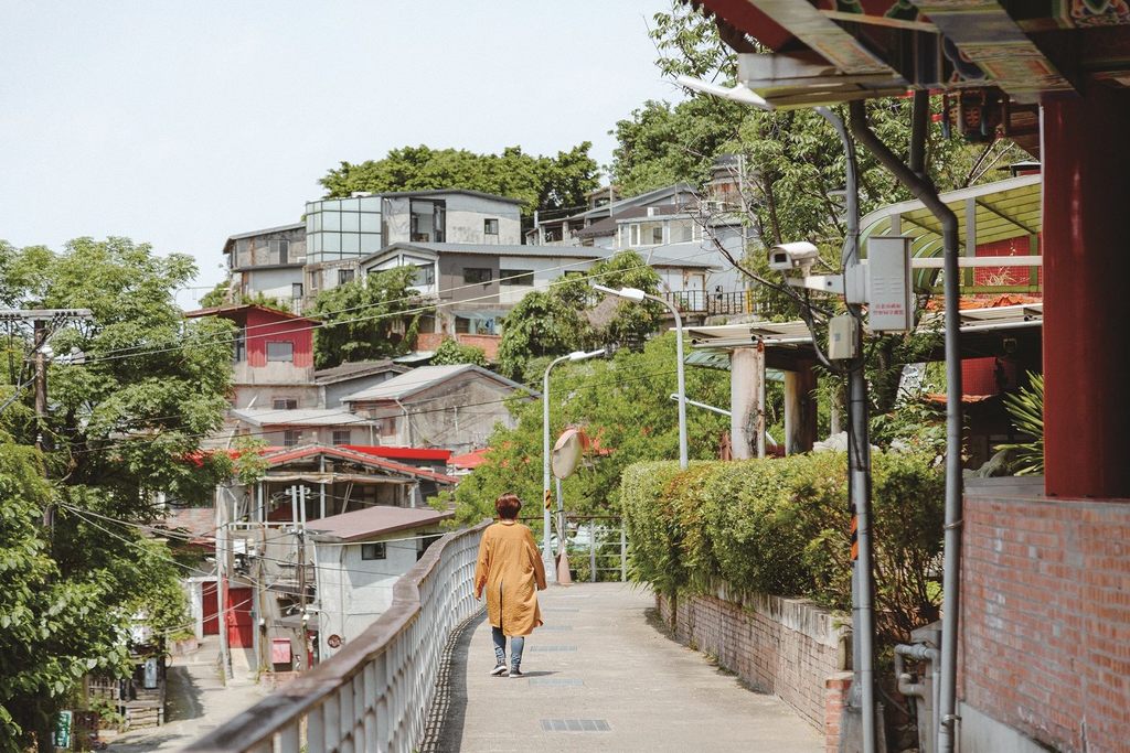 宝藏岩国际艺术村现已转型为艺术特区。