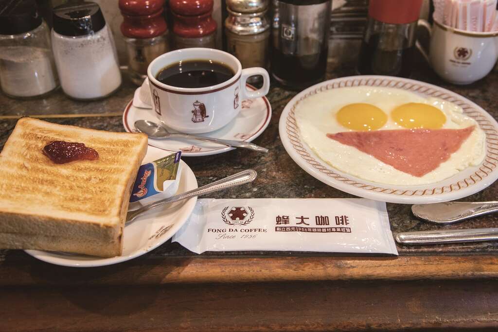 「蜂大咖啡」的Morning Service，承载着怀旧咖啡厅的老味道。（摄影／彭柏璋）