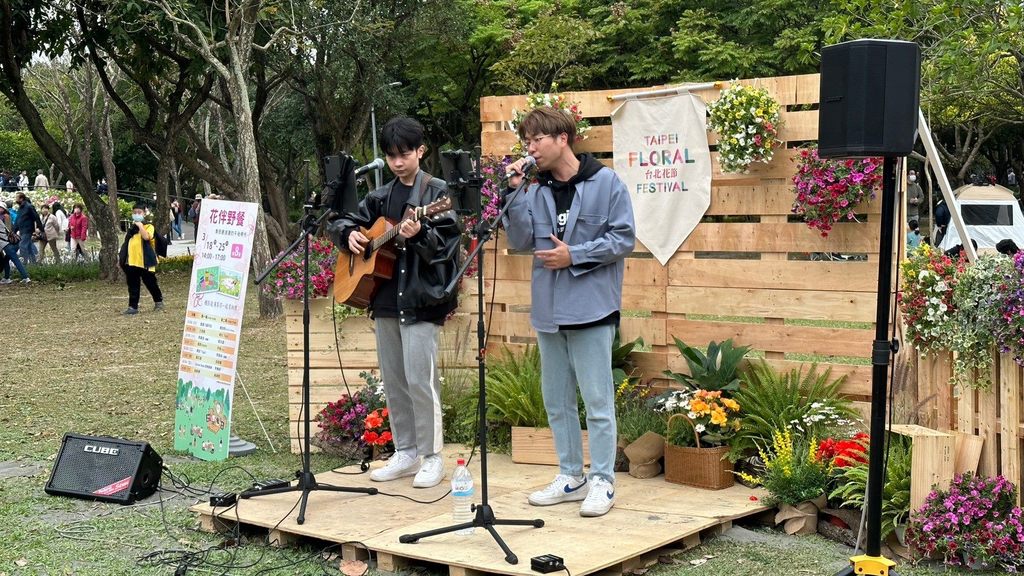 自18日起日至25日每天下午2点皆有LIVE 音乐演出。