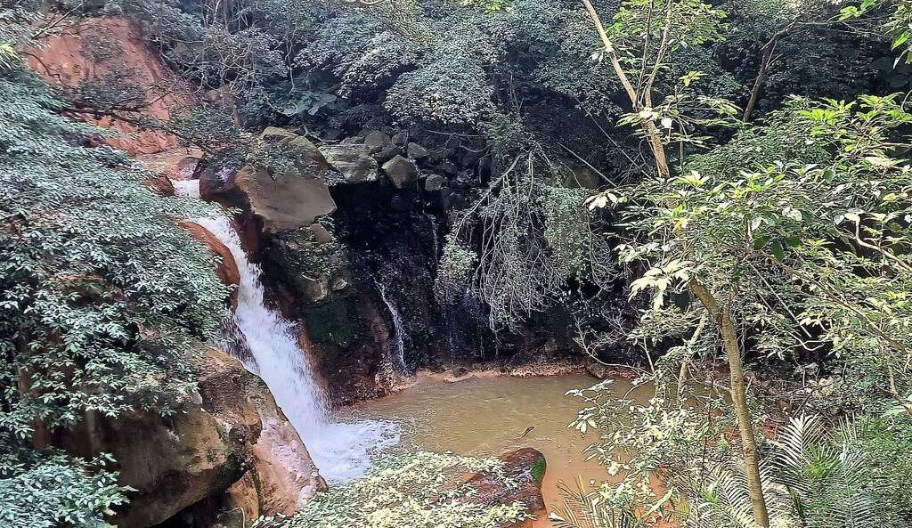 松溪瀑布美景(图片来源：台北市政府工务局大地工程处)