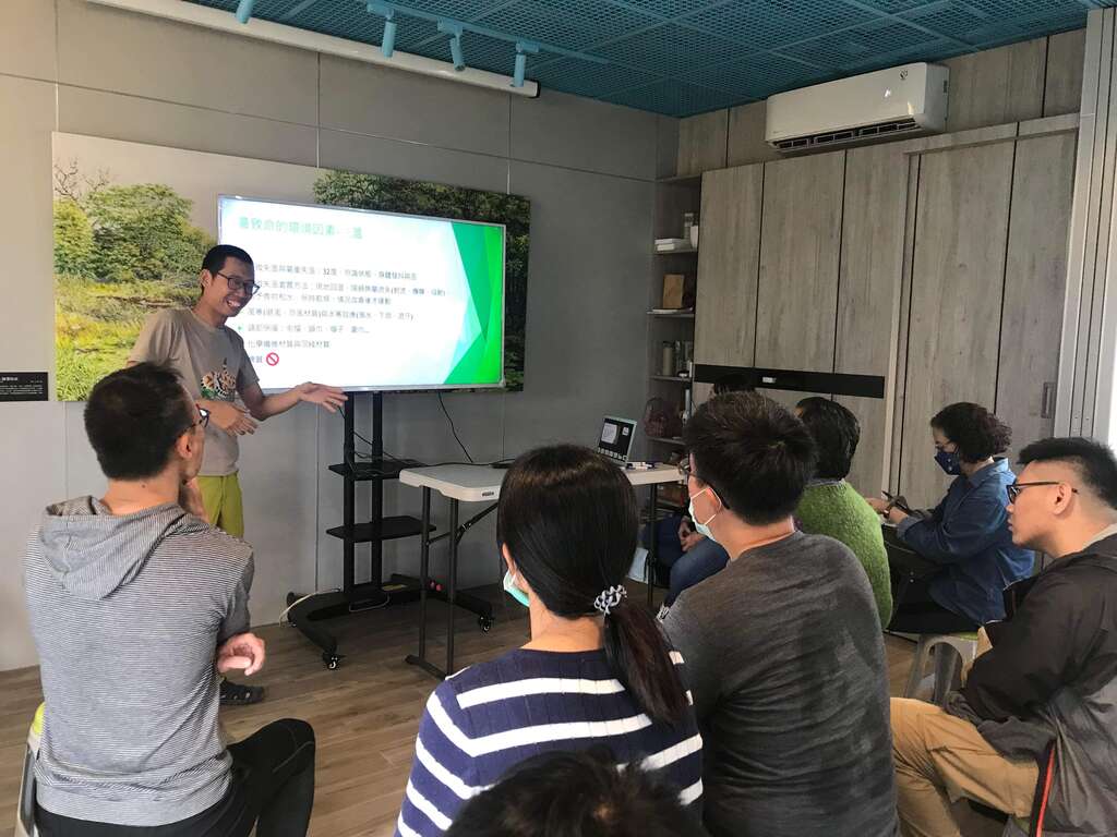 3月的环境讲座邀请到资深野外工作者曹家铭来介绍野外安全的相关守则和知识，现场座无虚席。(图片来源：台北市政府工务局水利工程处)