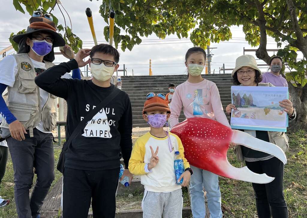社子岛湿地解说小筑在今年度推出老少咸宜的多种现场活动，是周末亲近自然的好去处。(图片来源：台北市政府工务局水利工程处)