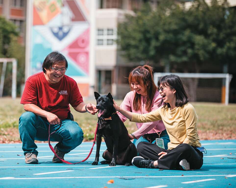 抓住机会翻转流浪犬的既定印象,看见牠们所拥有的优点和魅力,为灵魂锲上爱的形状,成为彼此的心灵捕手。(摄影/邹保祥)