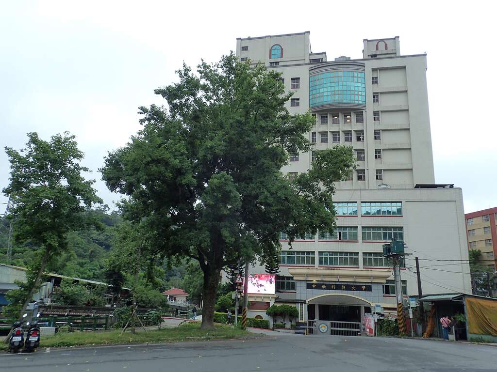 集合点--中华科技大学门口绿地。(图片来源：台北市政府工务局大地工程处)