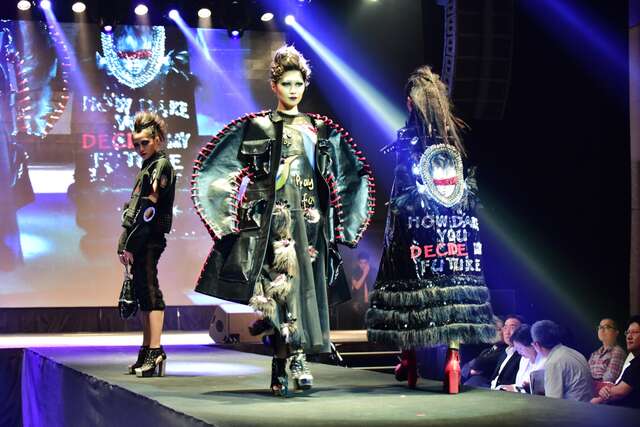 yodex-Fashion runway-coats