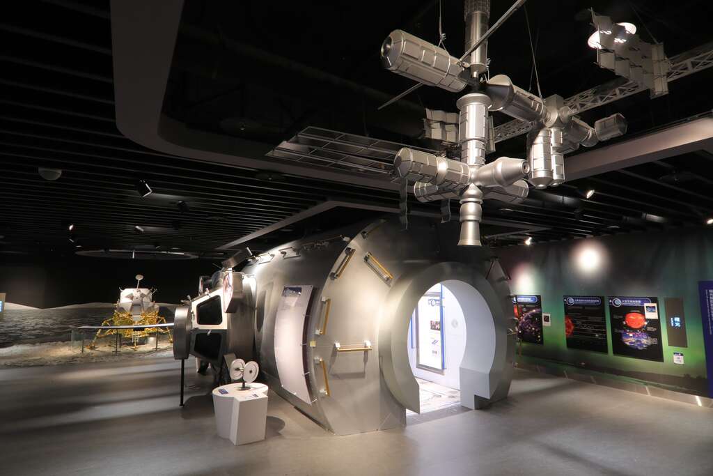 「太空中的天文观测」假日主题导览(图片来源：台北市立天文科学教育馆)