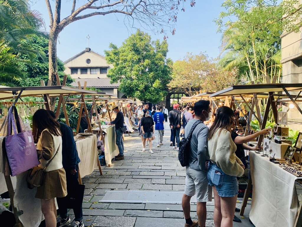 文化局5月20日將於松山文創園區舉辦館所市集造夢日活動(圖為松山文創園區市集活動，圖片由水水文創提供)