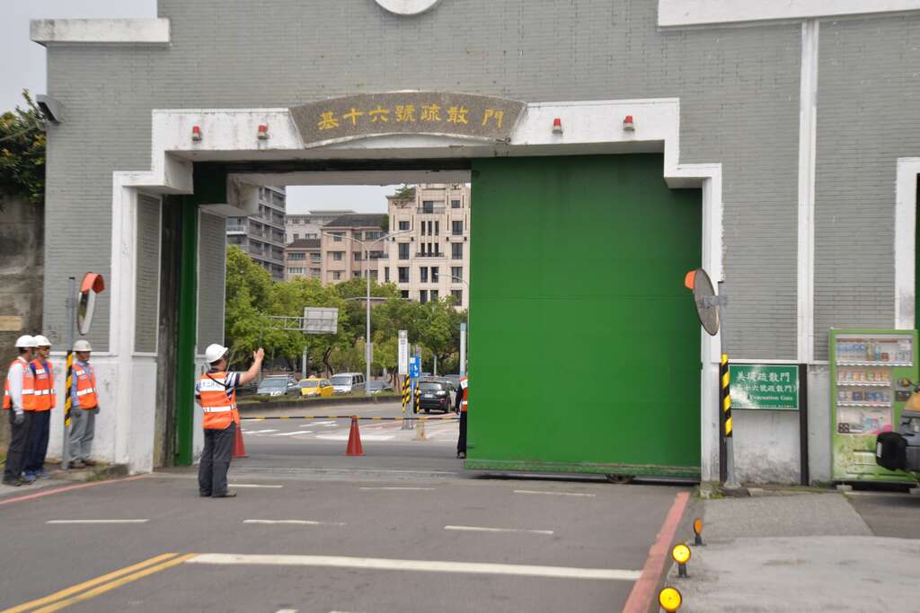 请市民注意疏散门启闭讯息(图片来源：台北市政府工务局水利工程处)