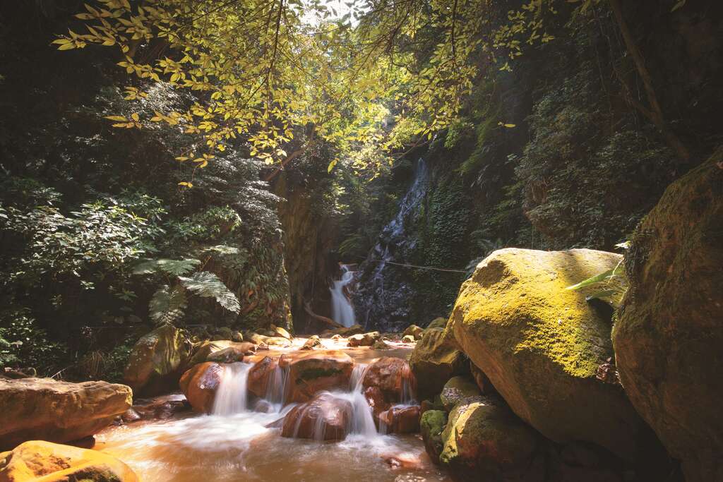 走訪天母古道，可順道造訪翠峰瀑布。
