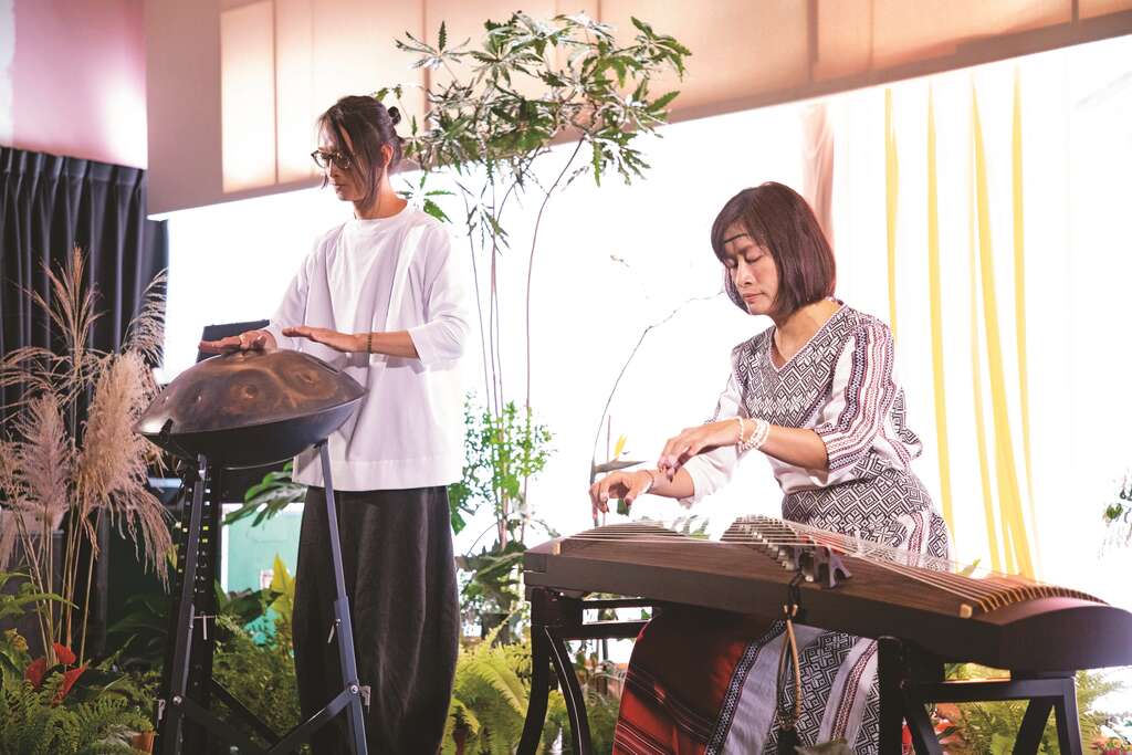 在「给植物的音乐会」中，「Oneness声波疗癒跨界乐团」等表演团体将以音乐让植物感受声音疗癒的共振能量。（图／台北表演艺术中心）