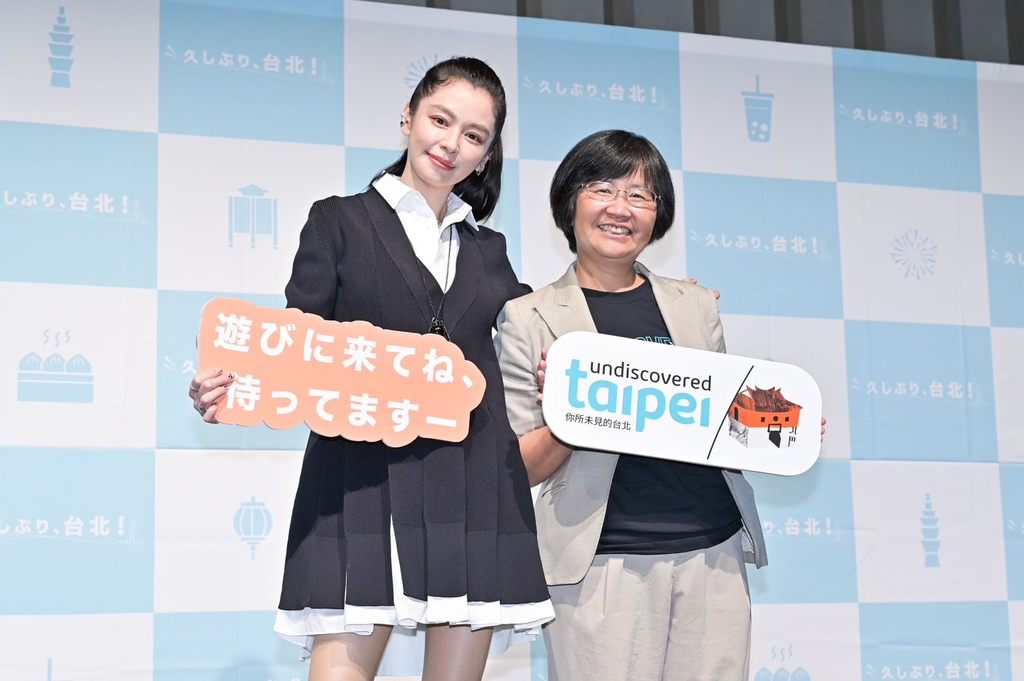 观传局长陈淑慧与观光大使徐若瑄一起向日本推广台北观光。(图片来源：台北市政府观光传播局)