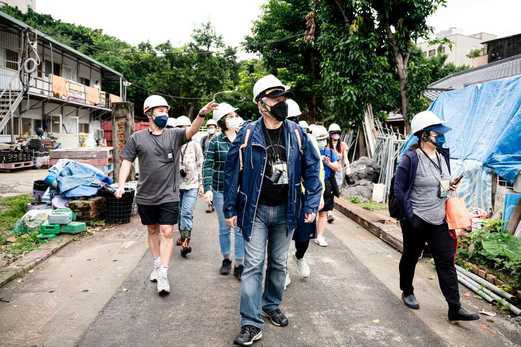 前南菜园日式宿舍文资修复现场导览活动(图片来源：台北市政府文化局)