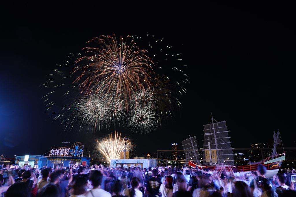 8月16日大稻埕夏日节加码施放360秒烟火秀「再现辉煌」及「河岸夕照」。(图片来源：台北市政府观光传播局)