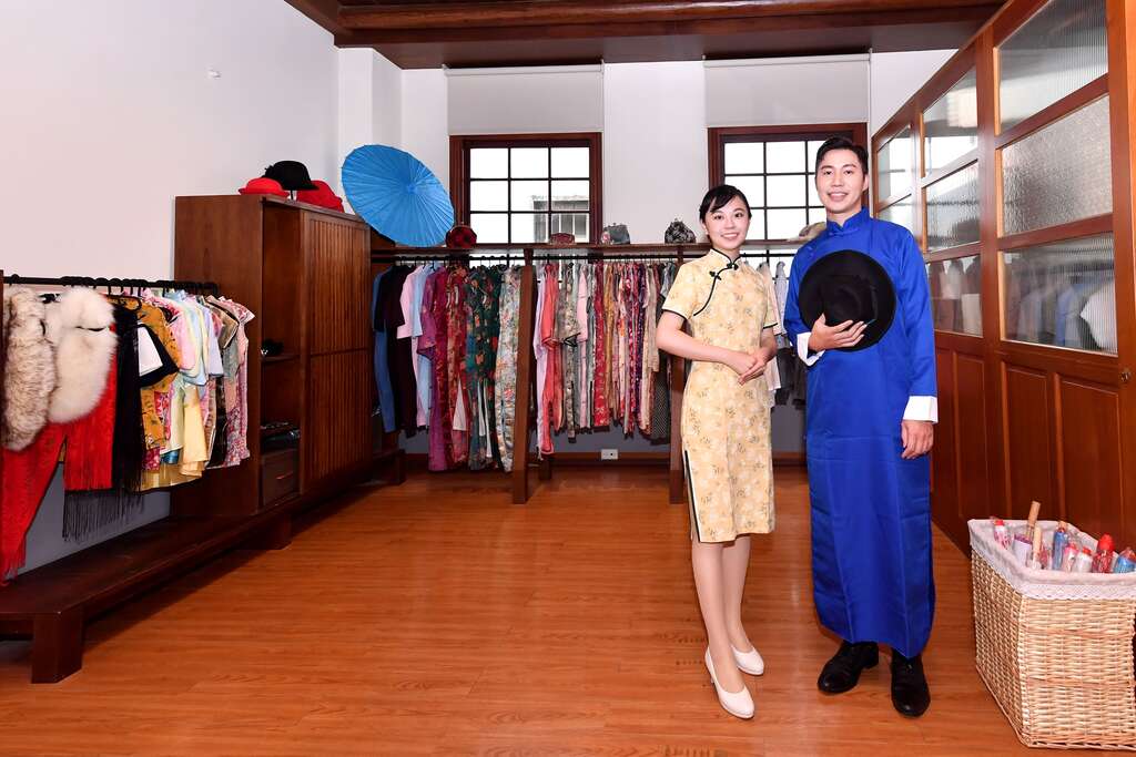 Dadaocheng Visitor Center Retro Costume Dress-Up Experience