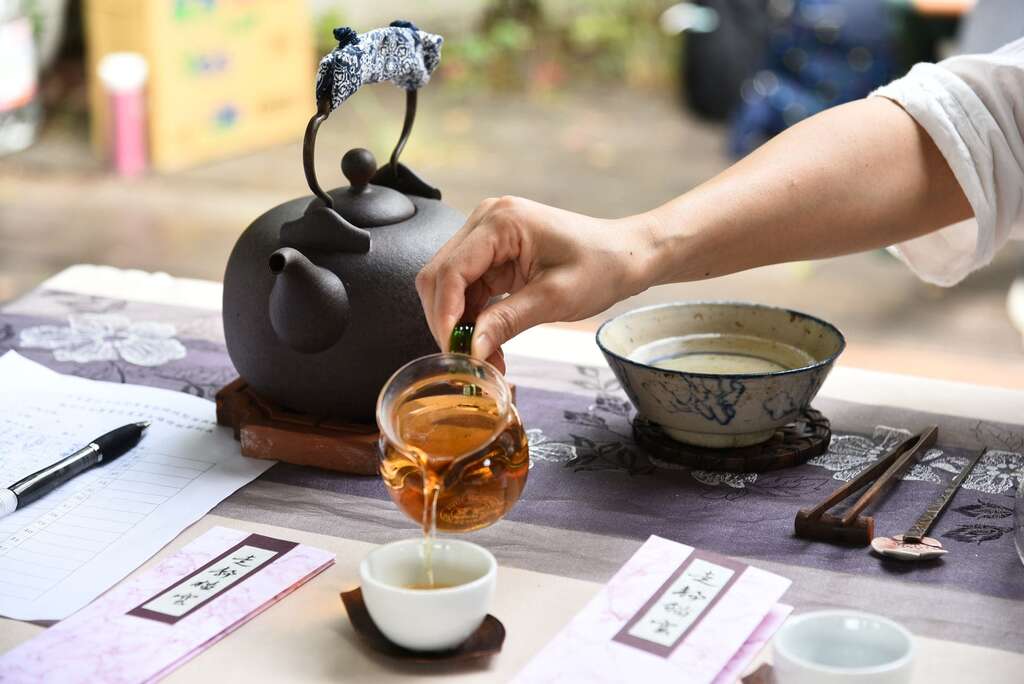 Tea tasting with DIY experience