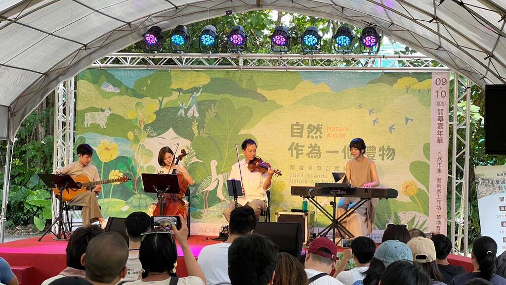 知名乐团Cicada现场演奏多首疗癒歌曲(图片来源：台北市动物保护处)