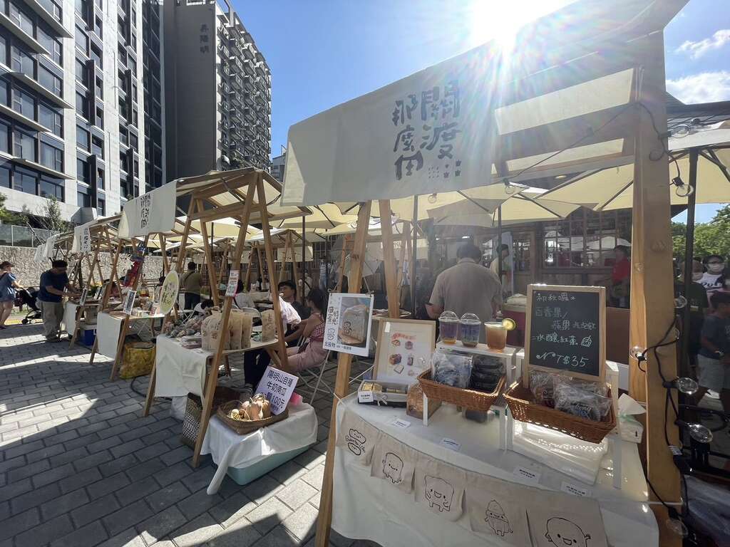 现场有生态导览、稻香运动会及甜蜜时光市集等活动(图片来源：台北市政府产业发展局)