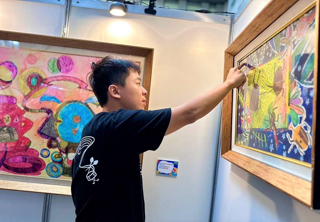 突破障礙展現藝術才能 ，北市特殊教育學生藝術聯展，115件學生作品精彩亮相！ (圖片來源：臺北市政府教育局)