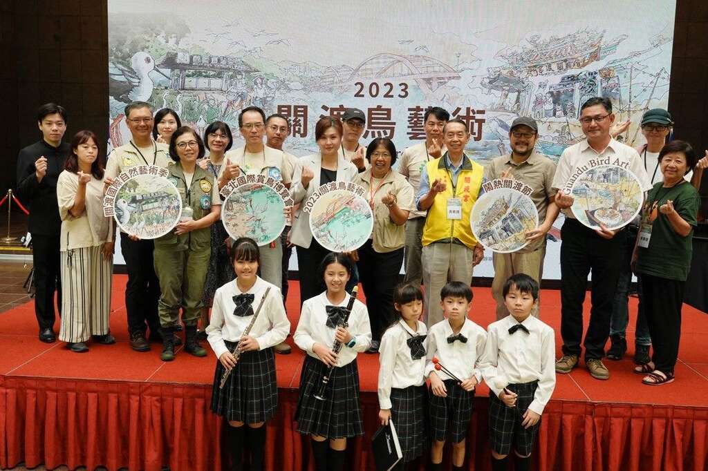 台北市政府产业发展局吴副局长与主办单位共同推广关渡鸟艺术系列活动(图片来源：台北市动物保护处产业保育组)