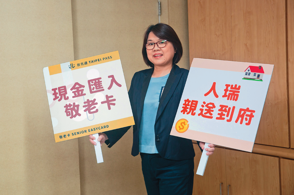 社会局局长姚淑文表示，多元的敬老金发放管道照顾长辈们不同的需求。