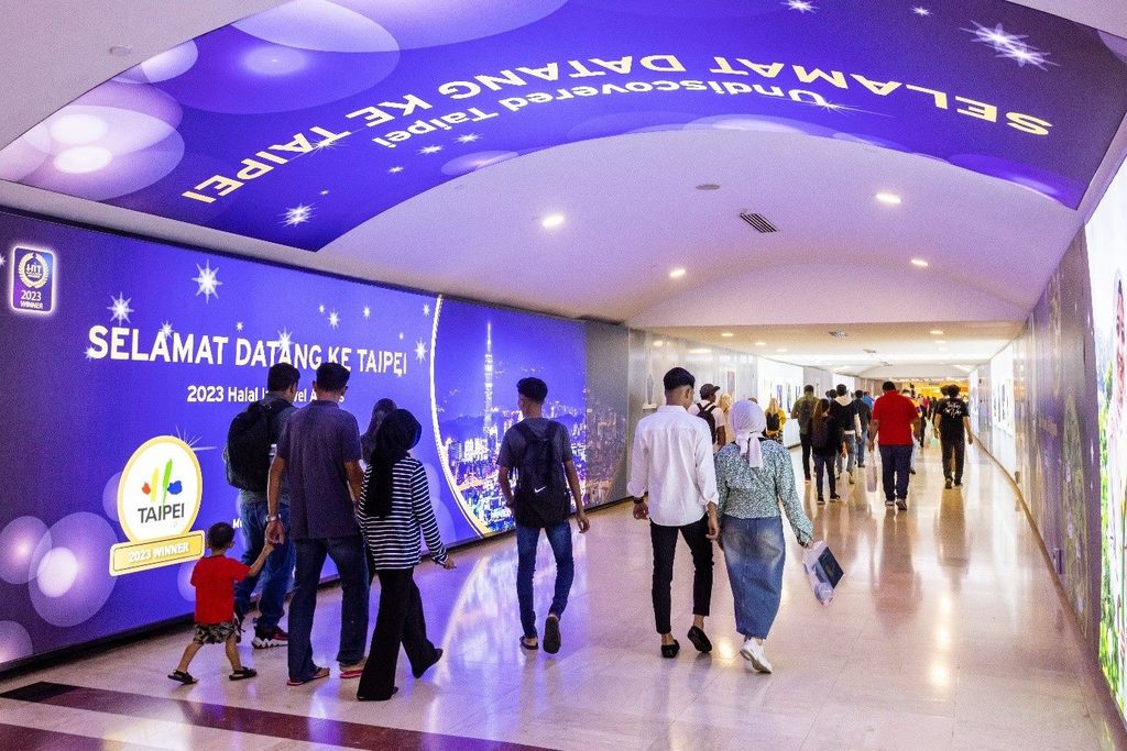 台北市政府观光传播局於吉隆坡会展中心打造台北意象廊道，邀请马来西亚穆斯林旅客造访台北。(图片来源：台北市政府观光传播局)
