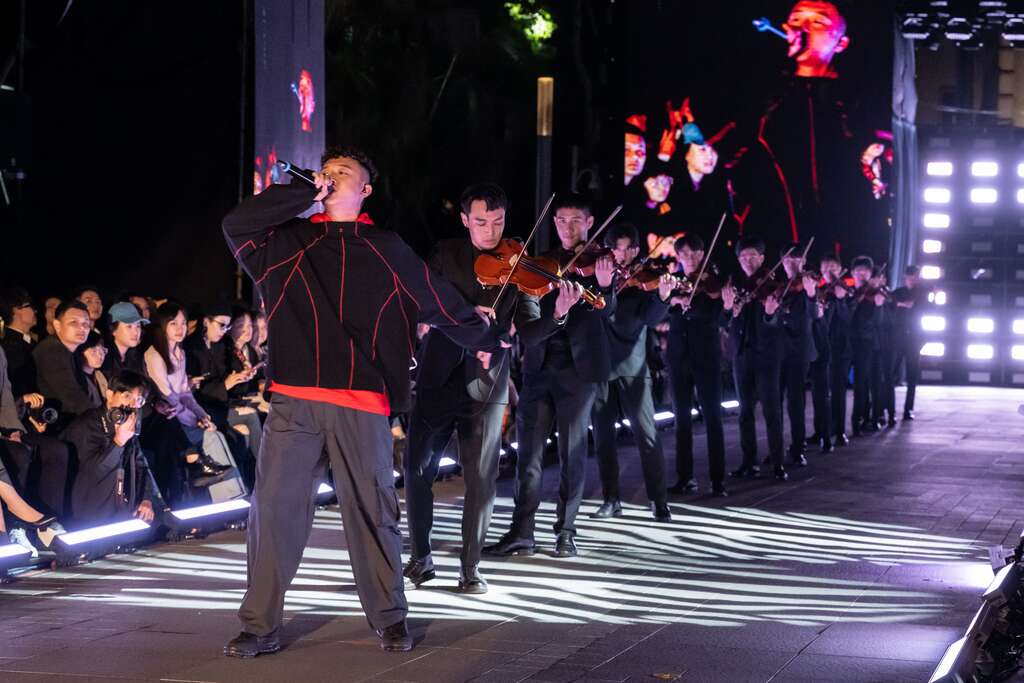 客家新生代饶舌歌手Yappy及弦乐手精彩跨界演出，呈现ALLENKO3（柯玮伦）作品(图片来源：台北市政府文化局)
