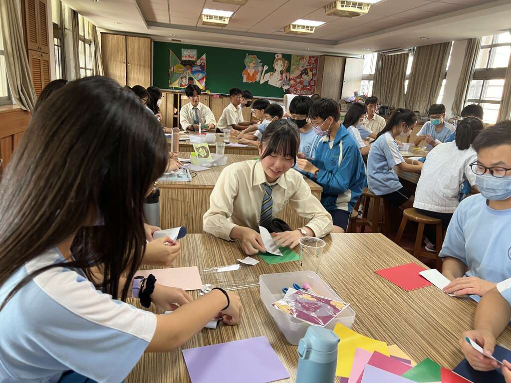 入班课程体验_视艺课(图片来源：台北市政府教育局)