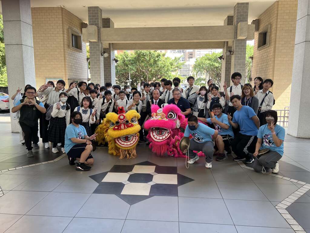 舞狮迎宾(图片来源：台北市政府教育局)