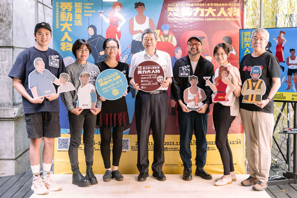 左起曾上佑导演伍心瑜导演郑雅慧评审高宝华局长折翼姊妹潘宇纲导演（Joseph Mangat）蔡佳璇导演郭力昕教授(图片来源：台北市政府劳动局)
