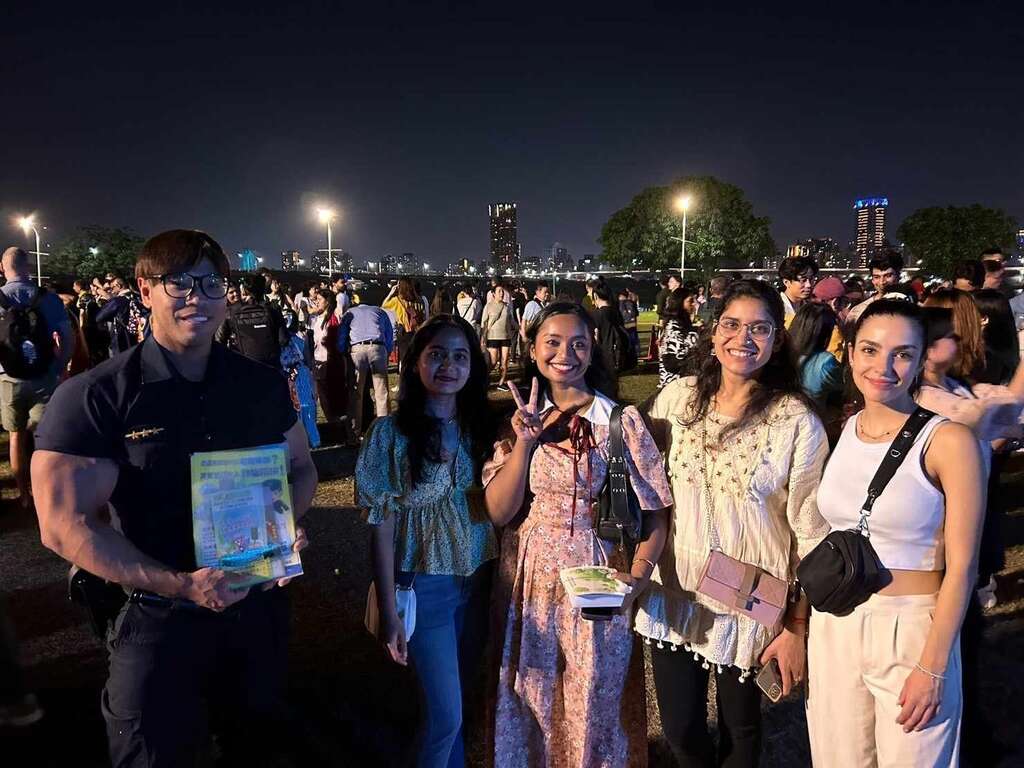 大同警向外籍人士宣导交通安全观念(图片来源：台北市政府警察局大同分局)