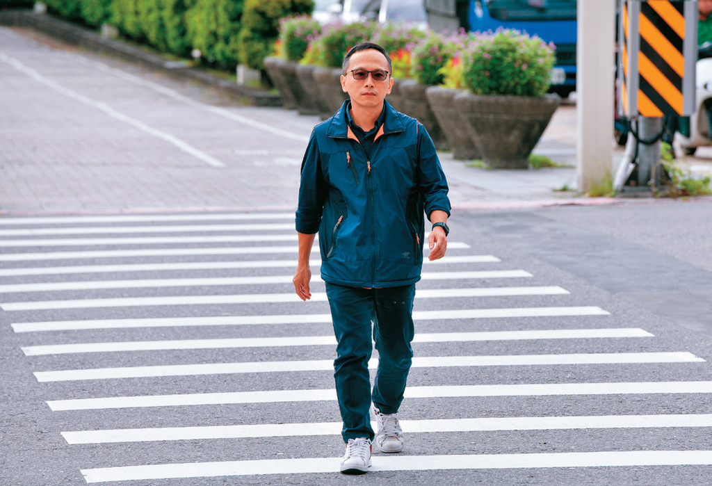 台北市交通局科長林育生表示行人走斑馬線，是保障自身行路安全的最基本規則。
