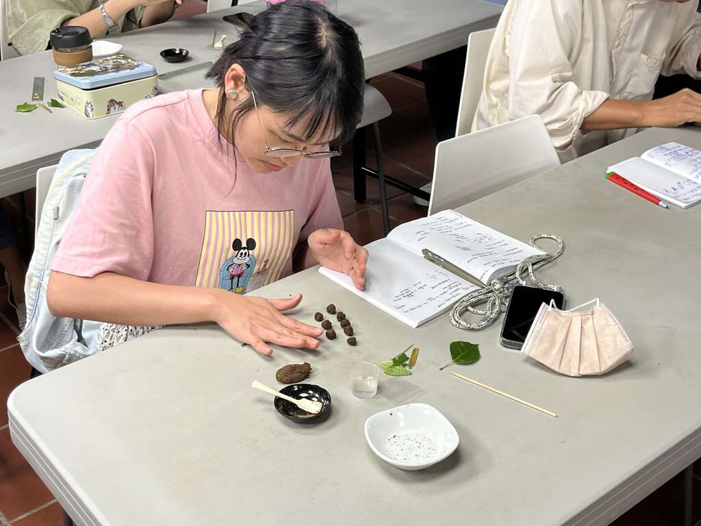 1028咖啡渣艾草驱蚊香椎x香珠手链(图片来源：台北市政府客家事务委员会)