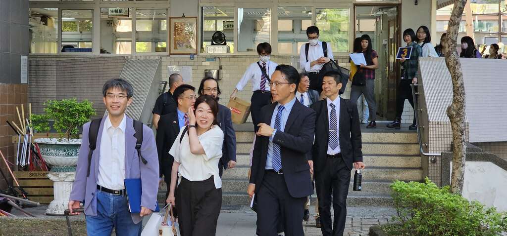参观过程(图片来源：台北市政府教育局)