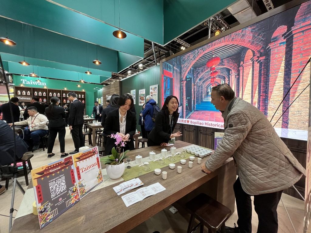观传局以台北好茶融入台湾茶馆特色，以茶会友。(图片来源：台北市政府观光传播局)