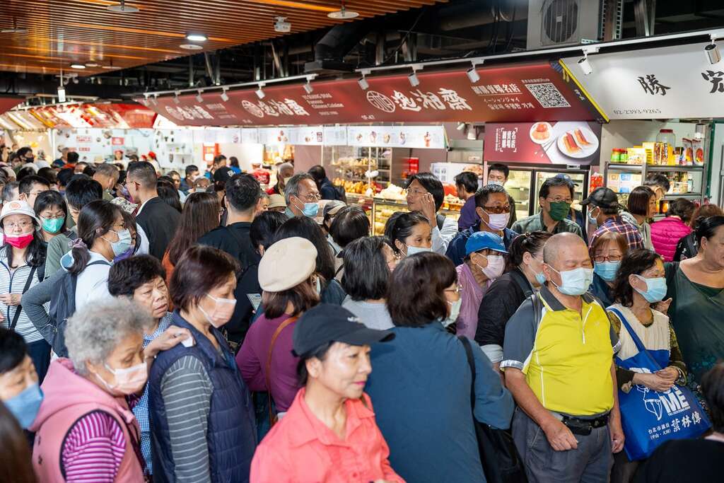 「南门买菜节」系列活动，吸引大批消费者前来，提升现场人潮和买气(图片来源：台北市市场处)