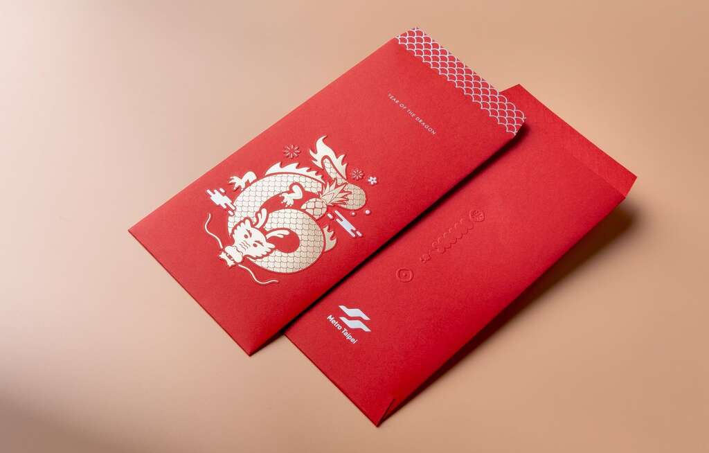 局部雷射膜及烫雾金点缀，加强祥龙盘旋天际的抢眼效果(图片来源：台北大众捷运股份有限公司)