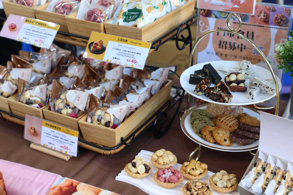 112年辅导店家乐东菓丼特色商品展示(图片来源：台北市商业处)