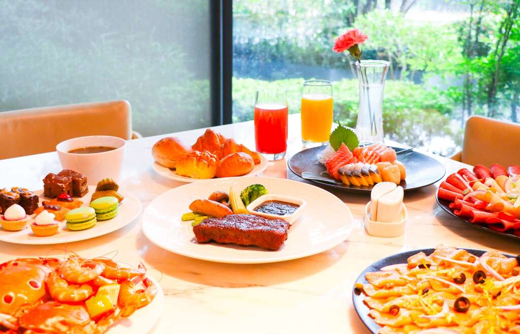 台北士林万丽酒店推出NT$1,380餐饮通用券，多种省很大的精美套餐优惠组合(图片来源：台北市政府工务局公园路灯工程管理处)