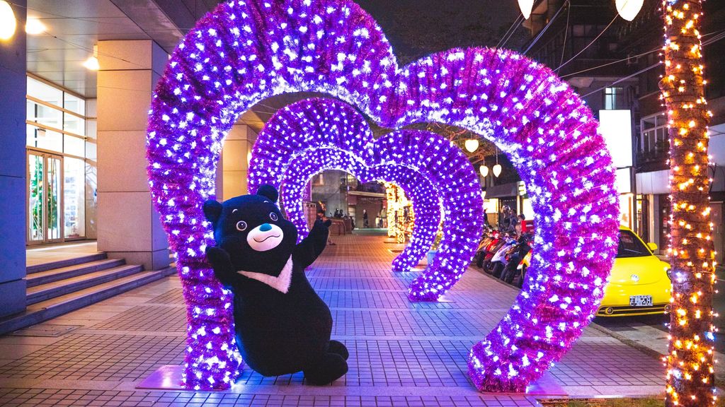 閃亮繽紛的燈區，陪旅客度過歡樂假期(圖片來源：臺北市政府警察局犯罪預防科)