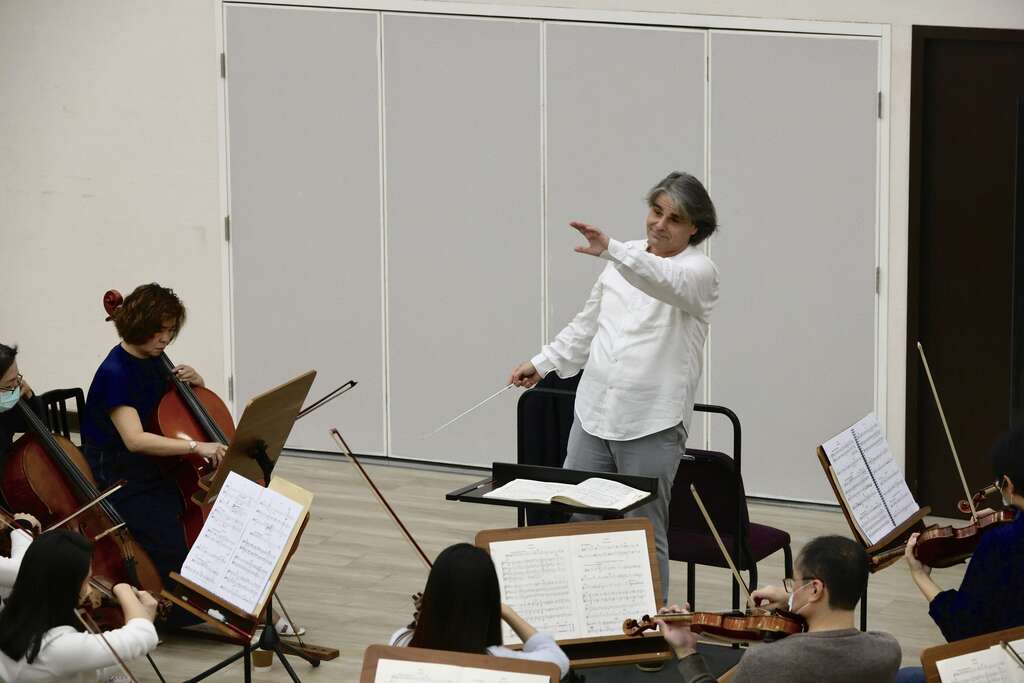 指挥家马林是音乐领域的巨匠(图片来源：台北市立交响乐团)