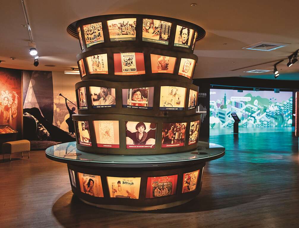 圖1-2台北探索館的「城市探索廳」以多種展品呈現台北市的人文歷史。（攝影／翁睿坤）