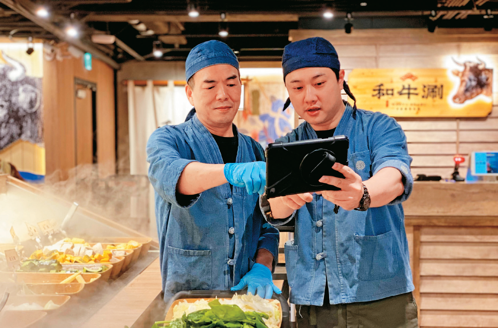 少子化及高龄化致使青年就业人口递减，需要更多中高龄劳工投入职场，青银共事将成为未来职场常态。