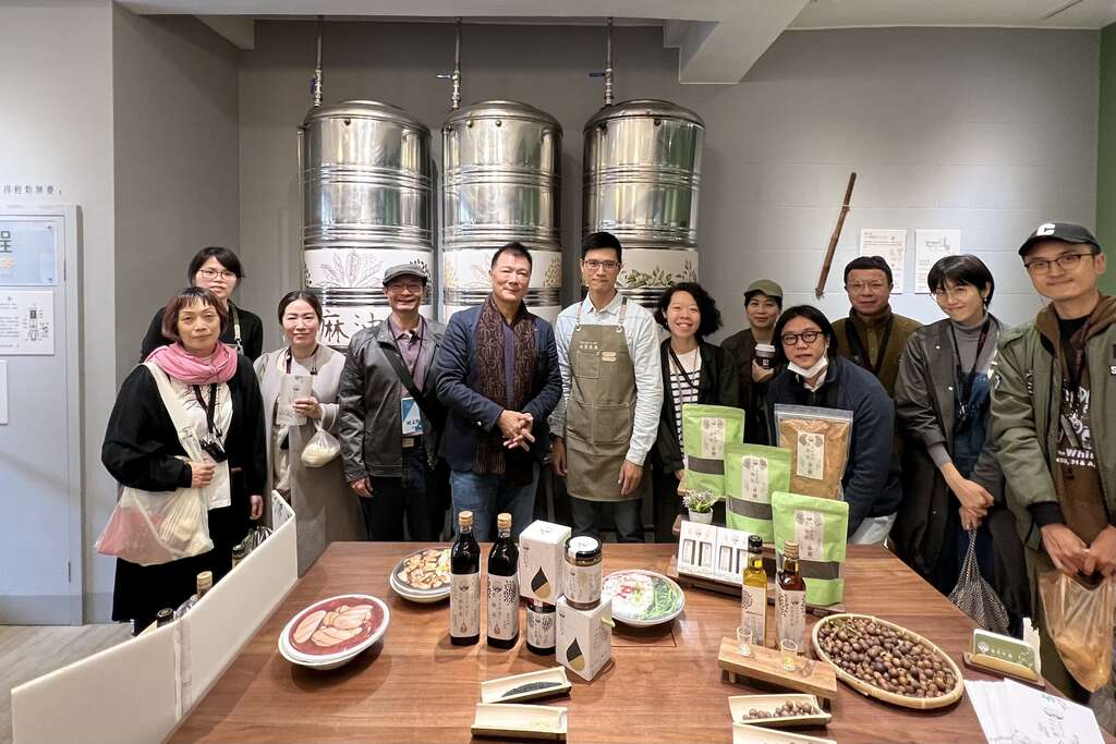 文化局公布台北文化小旅行第二波文化点发表会来宾合影(图片来源：台北市政府文化局)