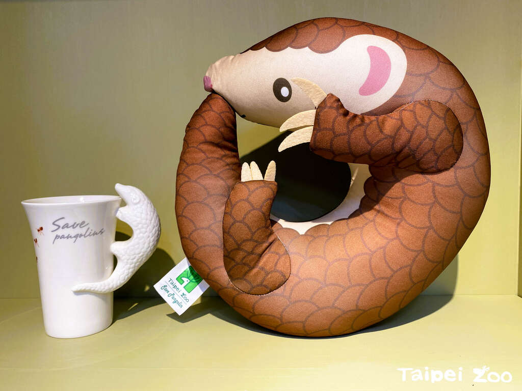 SavePangolins-穿山甲杯与颈枕组(图片来源：台北市立动物园)