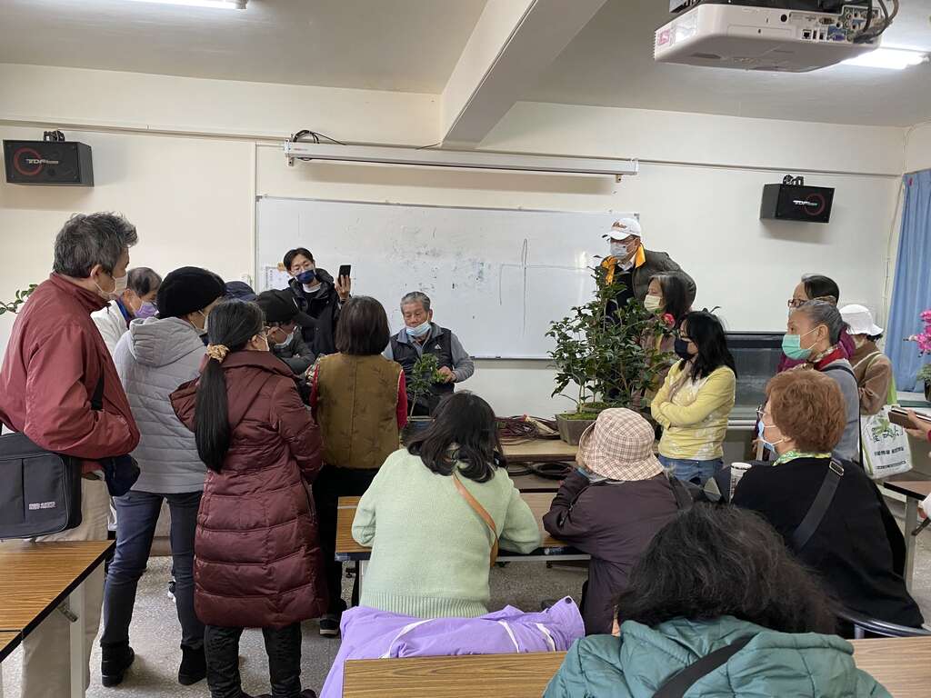 台北茶花展-茶花讲堂(图片来源：台北市政府工务局公园路灯工程管理处)