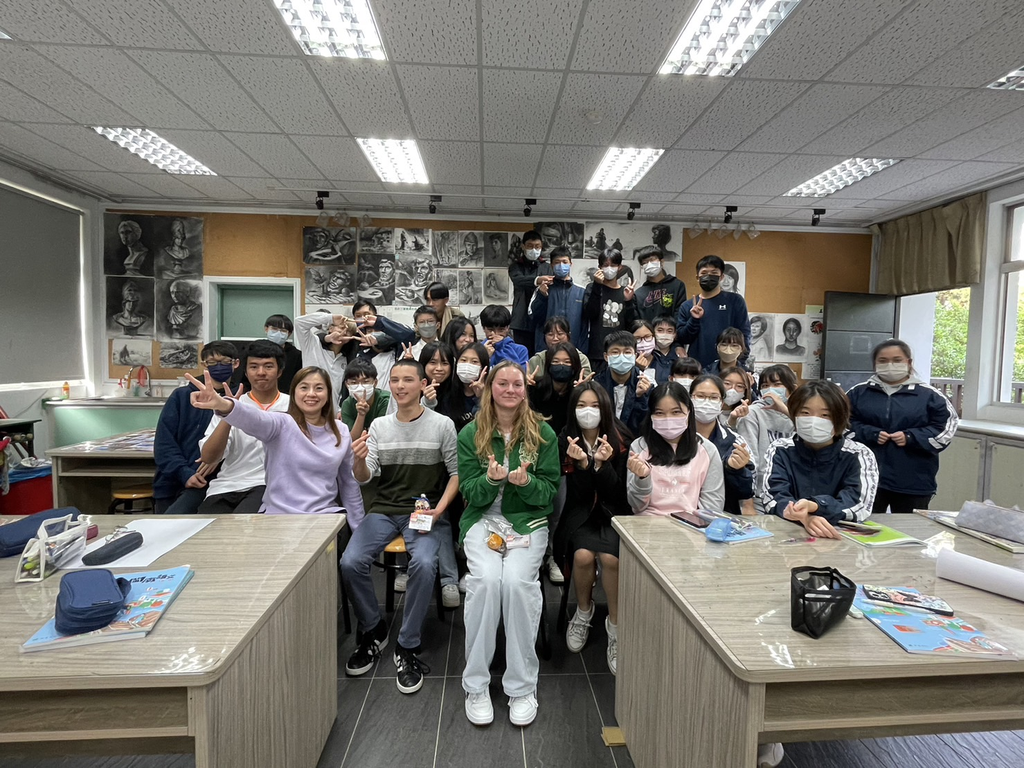 法國學生隨班上課合照(圖片來源：臺北市政府教育局)