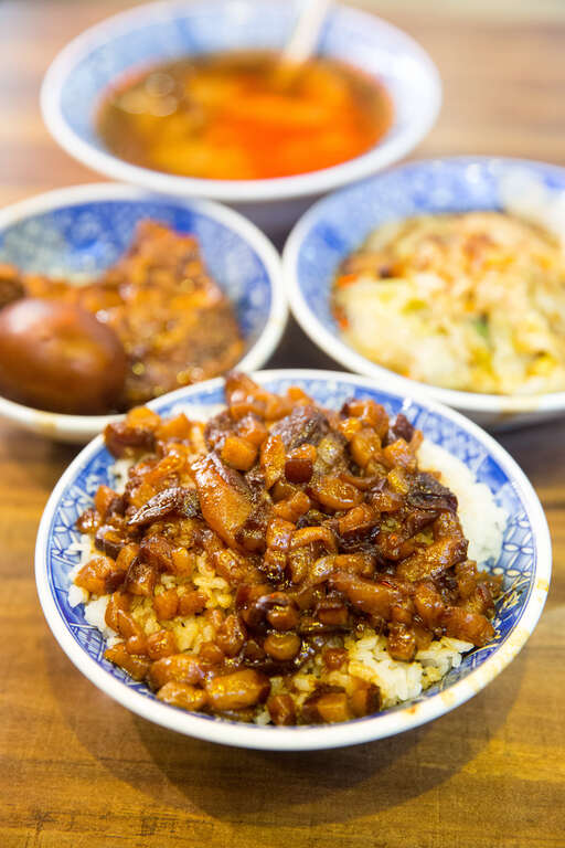 P45_1_榮獲米其林必比登推薦的「小王煮瓜」，滷肉飯是招牌品項。