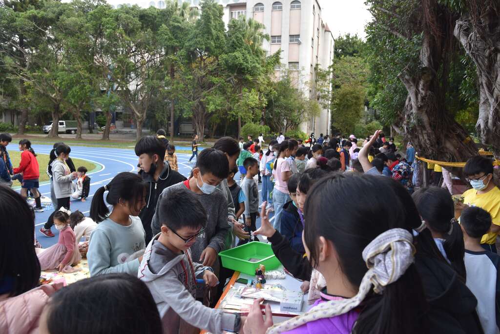 跳蚤市場義賣(圖片來源：臺北市政府教育局)