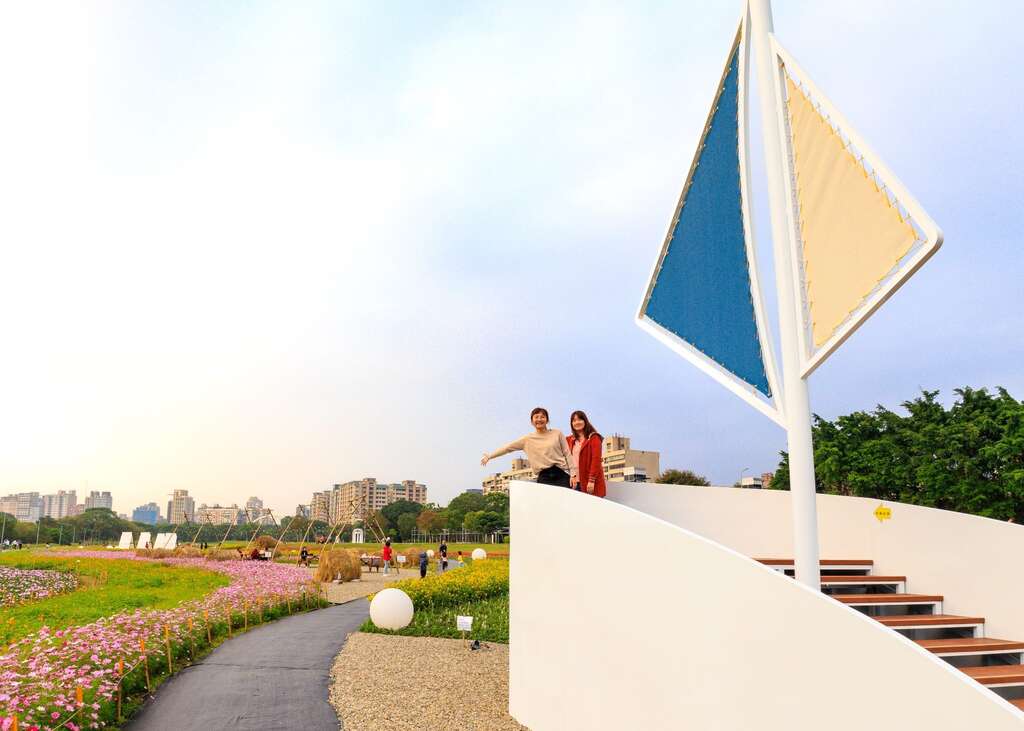 古亭河濱花海船型瞭望台 是拍照好地點(圖片來源：臺北市政府工務局水利工程處)