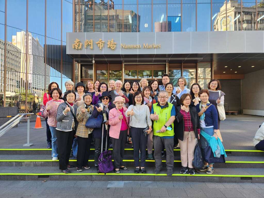 林奕华副市长带领驻台使节夫人团参访台北市南门市场(图片来源：台北市市场处)